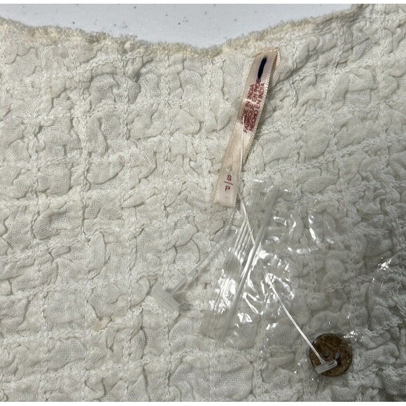 Free People Women's Double The Fun Ivory Smocked Crop Top Scoop Neck Size SP - Picture 4 of 5